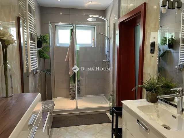 Eladó ház Budapest XXI. kerület 320 nm