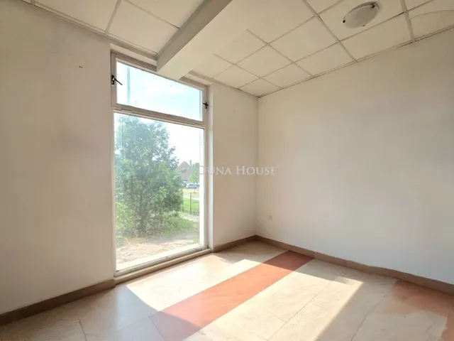 Eladó kereskedelmi és ipari ingatlan Budapest X. kerület 1216 nm