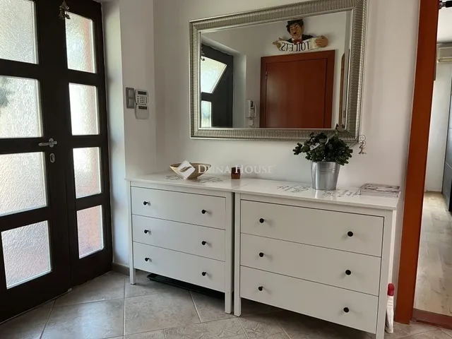 Eladó ház Budapest XXI. kerület, Királyerdő 320 nm