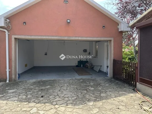 Eladó ház Budapest XXI. kerület, Királyerdő 320 nm