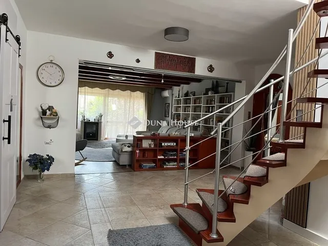 Eladó ház Budapest XXI. kerület, Királyerdő 320 nm