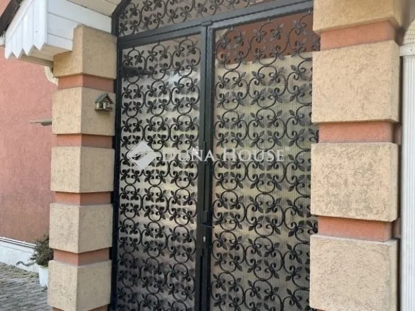 Eladó ház Budapest XXI. kerület, Királyerdő 320 nm