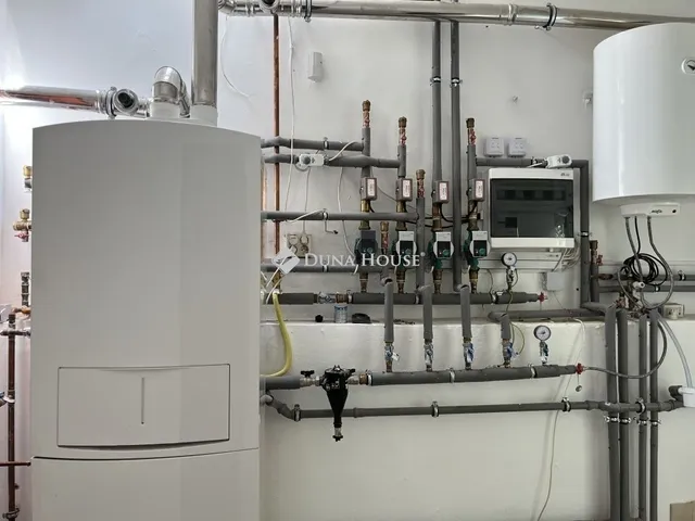 Eladó ház Budapest XXI. kerület, Királyerdő 320 nm