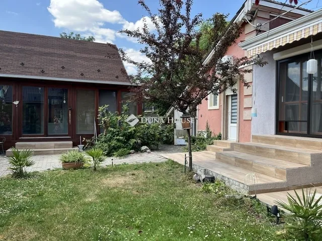 Eladó ház Budapest XXI. kerület, Királyerdő 320 nm