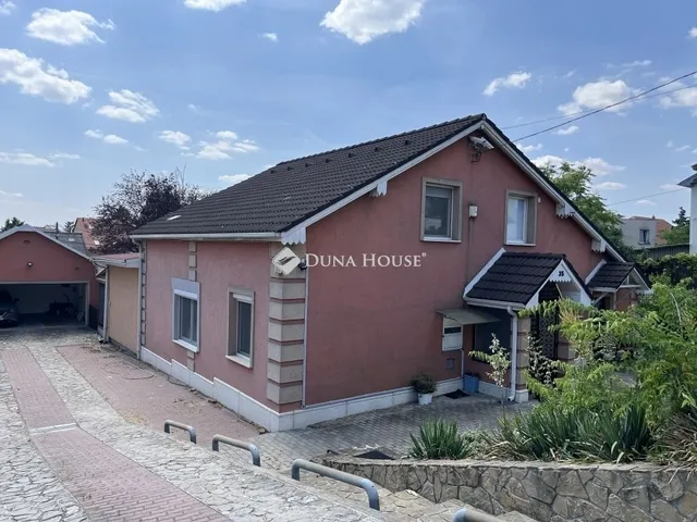 Eladó ház Budapest XXI. kerület, Királyerdő 320 nm