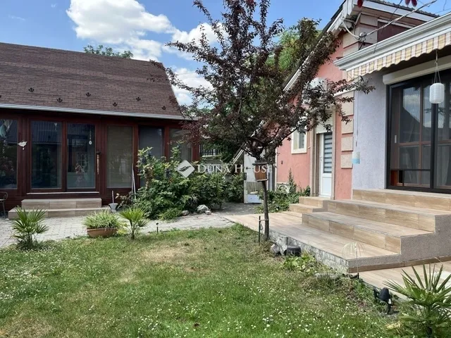 Eladó ház Budapest XXI. kerület, Királyerdő 320 nm