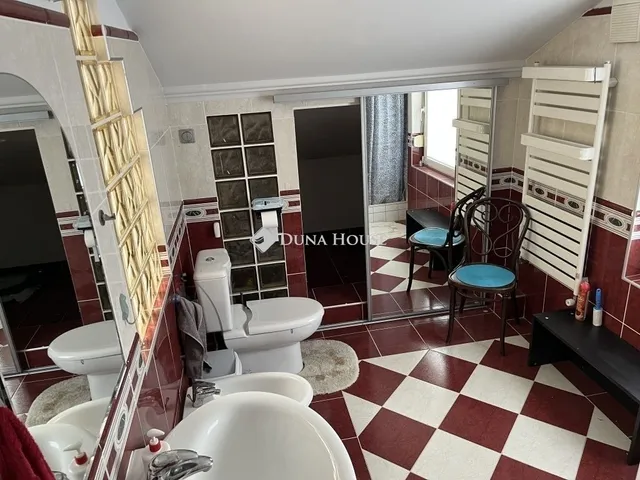 Eladó ház Budapest XXI. kerület, Királyerdő 320 nm