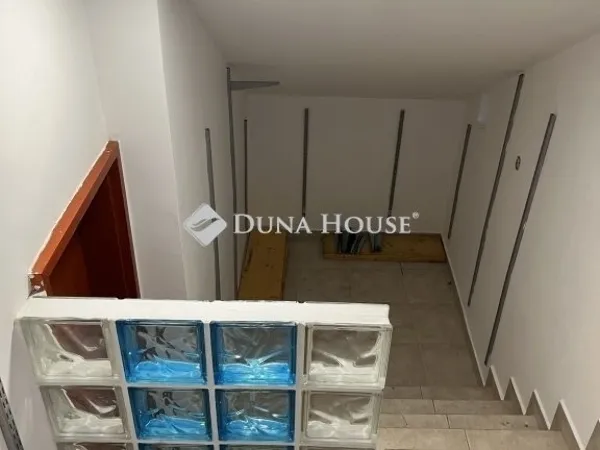 Eladó ház Budapest XXI. kerület, Királyerdő 320 nm