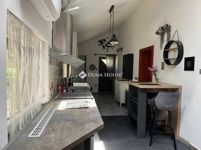 Eladó ház Budapest XXI. kerület, Királyerdő 320 nm