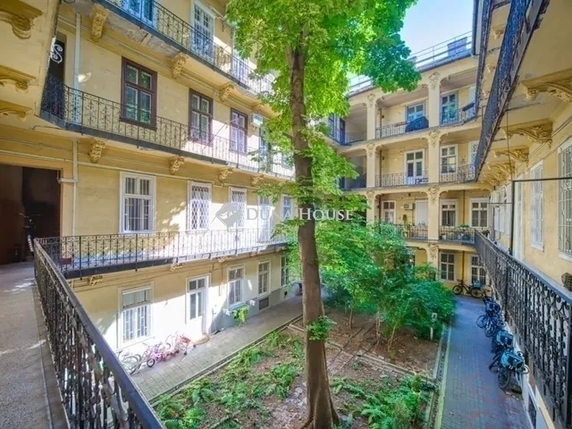 Eladó lakás Budapest VIII. kerület, II. János Pál pápa tér 69 nm