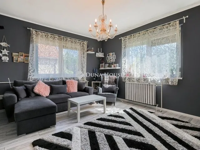 Eladó ház Budapest XVI. kerület 175 nm