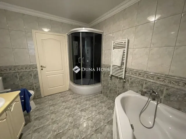 Eladó ház Budapest XV. kerület 400 nm