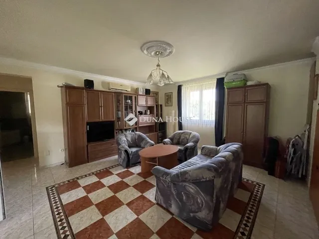 Eladó ház Budapest XV. kerület 400 nm