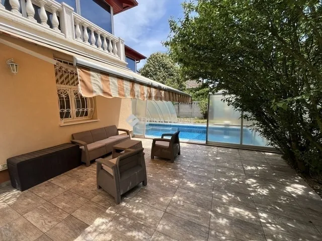 Eladó ház Budapest XV. kerület 400 nm