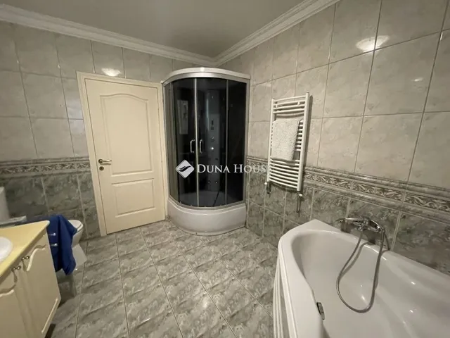 Eladó ház Budapest XV. kerület 400 nm