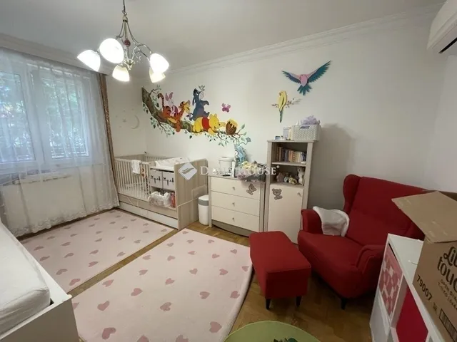 Eladó ház Budapest XV. kerület 400 nm