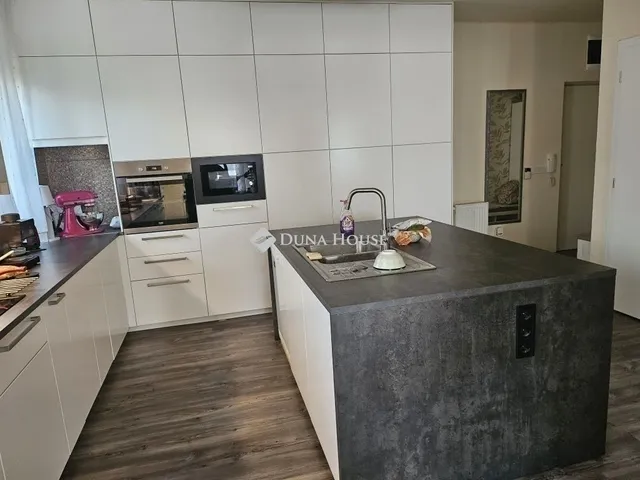 Eladó ház Budapest XV. kerület 110 nm