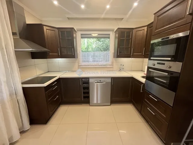 Eladó ház Budapest XVI. kerület 180 nm