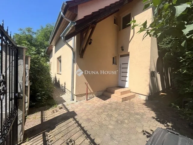 Eladó ház Budapest XVI. kerület 180 nm