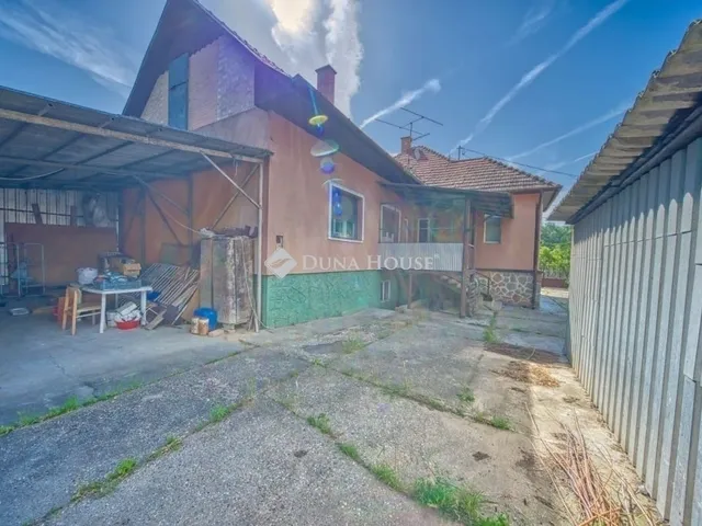 Eladó ház Budapest XVI. kerület 211 nm