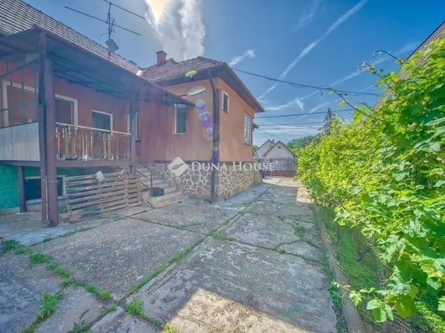 Eladó ház Budapest XVI. kerület 211 nm