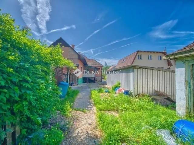Eladó ház Budapest XVI. kerület 211 nm
