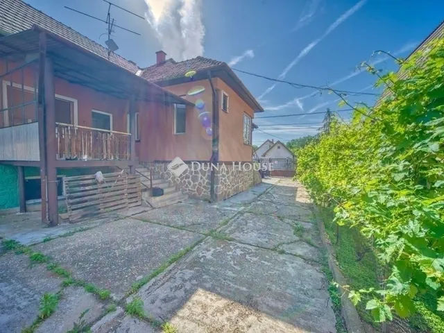 Eladó ház Budapest XVI. kerület 211 nm