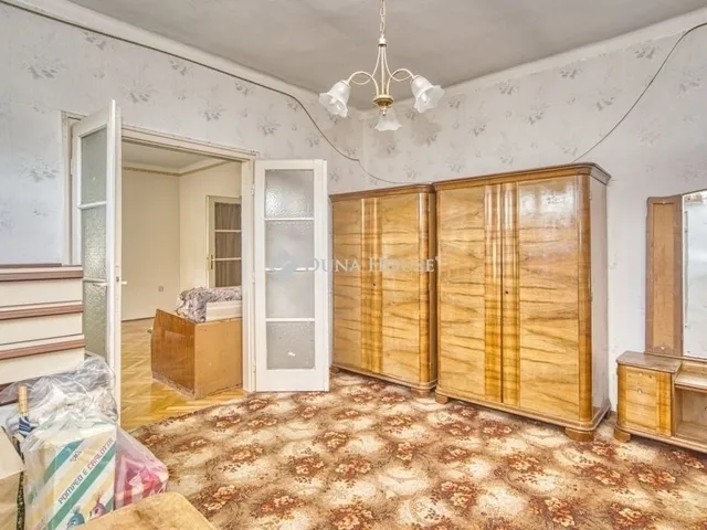 Eladó ház Budapest XVI. kerület 211 nm