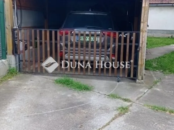 Eladó ház Budapest XVI. kerület 222 nm