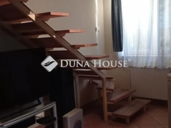 Eladó ház Budapest XVI. kerület 222 nm