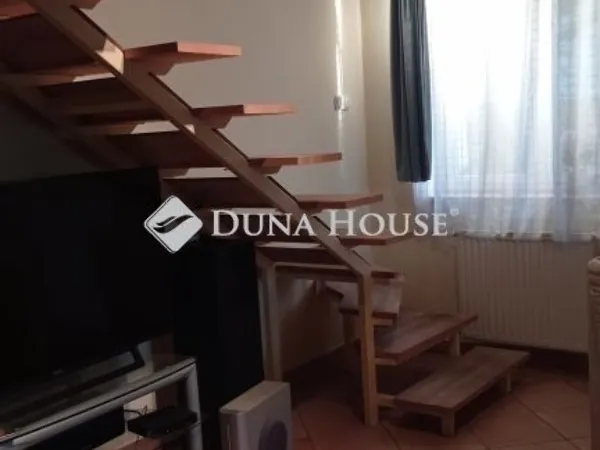 Eladó ház Budapest XVI. kerület 222 nm