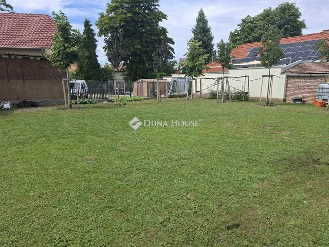 Eladó telek Budapest XVI. kerület 516 nm