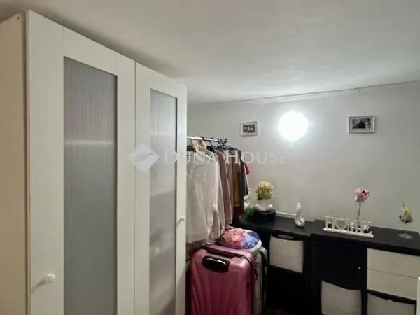 Eladó kereskedelmi és ipari ingatlan Budapest VIII. kerület 32 nm