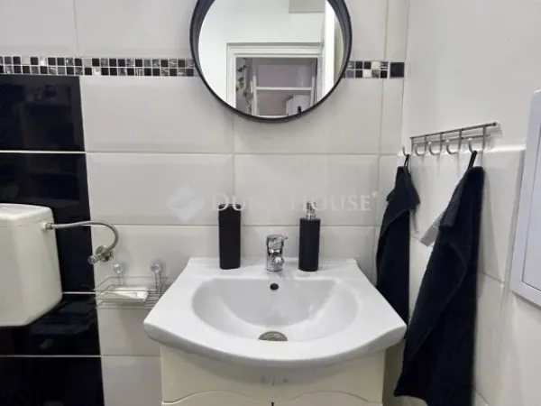 Eladó kereskedelmi és ipari ingatlan Budapest VIII. kerület 32 nm