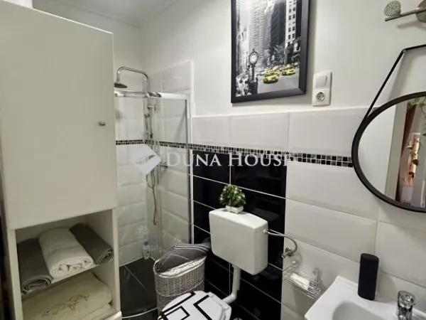 Eladó kereskedelmi és ipari ingatlan Budapest VIII. kerület 32 nm