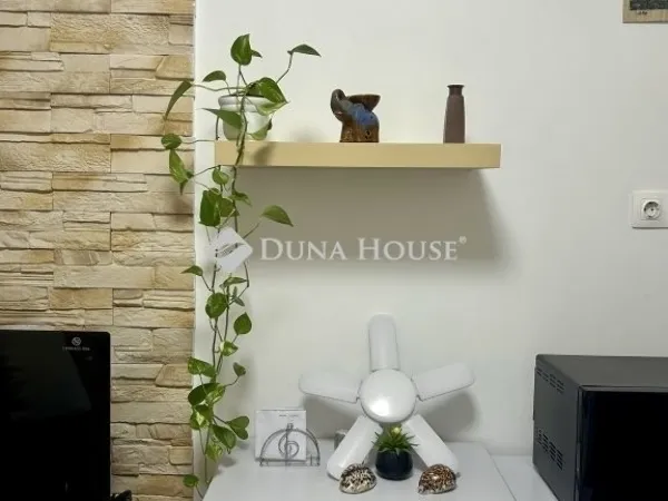 Eladó kereskedelmi és ipari ingatlan Budapest VIII. kerület 32 nm