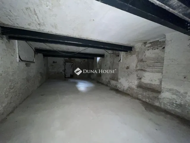Eladó kereskedelmi és ipari ingatlan Budapest XIII. kerület 305 nm