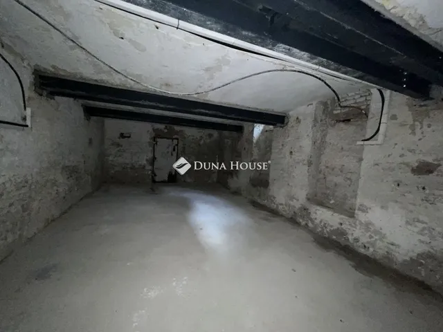 Eladó kereskedelmi és ipari ingatlan Budapest XIII. kerület 305 nm