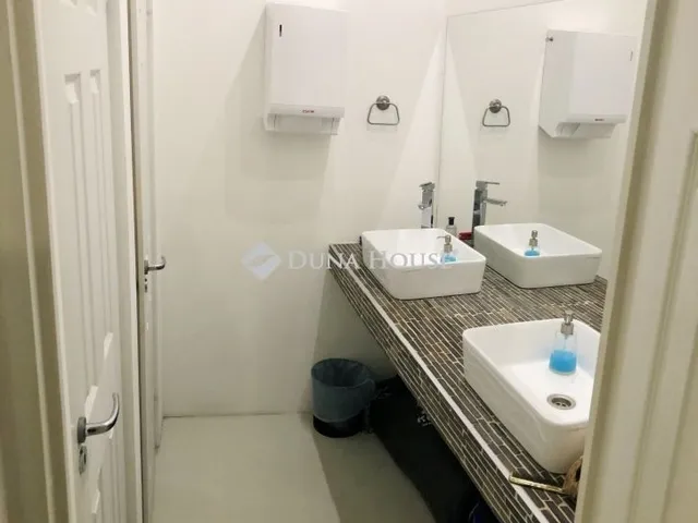 Eladó kereskedelmi és ipari ingatlan Budapest XIII. kerület 118 nm