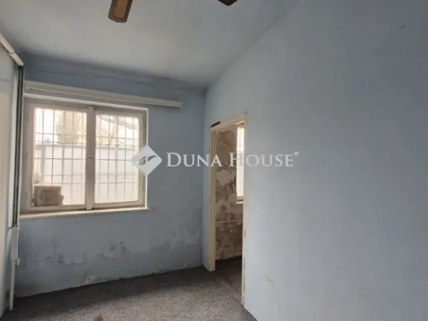 Eladó kereskedelmi és ipari ingatlan Budapest XIII. kerület 800 nm