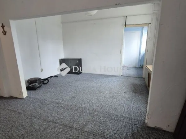 Eladó kereskedelmi és ipari ingatlan Budapest XIII. kerület 800 nm