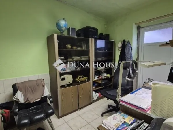 Eladó kereskedelmi és ipari ingatlan Budapest XIII. kerület 800 nm