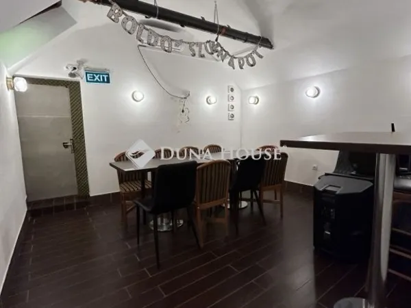 Eladó kereskedelmi és ipari ingatlan Budapest VI. kerület 90 nm