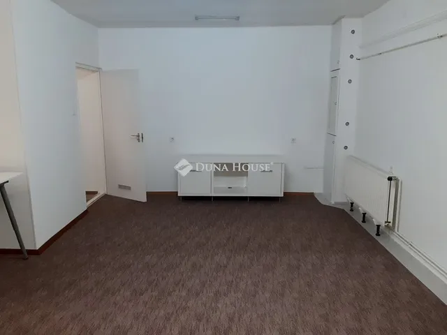 Eladó lakás Budapest VI. kerület 75 nm