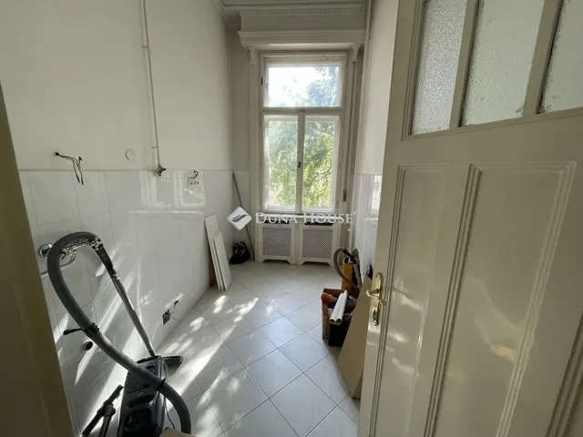 Eladó lakás Budapest VI. kerület 72 nm