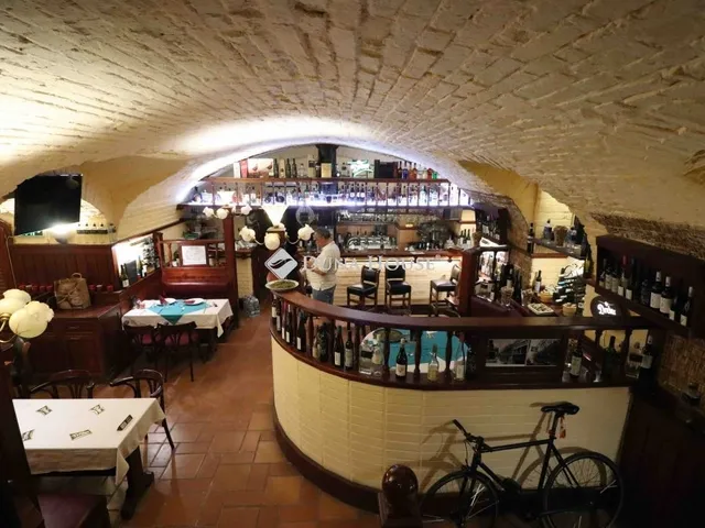 Eladó kereskedelmi és ipari ingatlan Budapest VI. kerület 176 nm