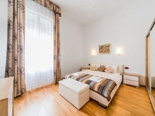 Eladó lakás Budapest VI. kerület 94 nm