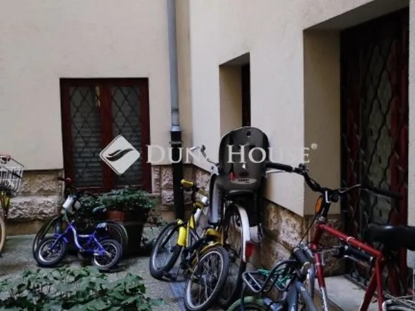 Eladó kereskedelmi és ipari ingatlan Budapest VI. kerület 186 nm