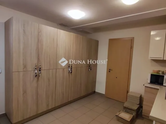 Eladó kereskedelmi és ipari ingatlan Budapest VI. kerület 186 nm