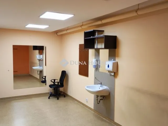 Eladó kereskedelmi és ipari ingatlan Budapest VI. kerület 186 nm